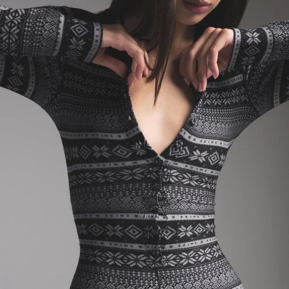 SKIMS Logo Plush Pointelle Henley Onesie - Picture 2 of 6